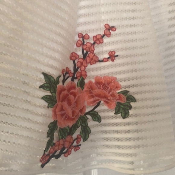 Quiz White Meshed Skit lines with floral - Picture 6 of 6